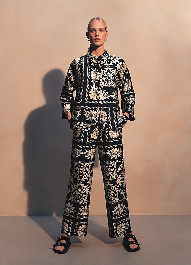 Imagen - Conjunto pijamero estampado. Camisa: 20 euros. Pantalones: 22 euros.