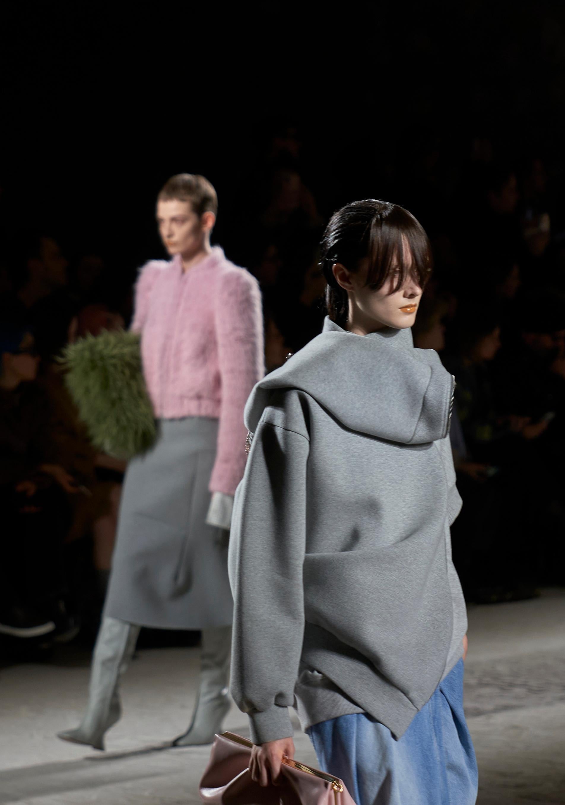 Imagen del último desfile de Dries van Noten, para el otoño 2024.