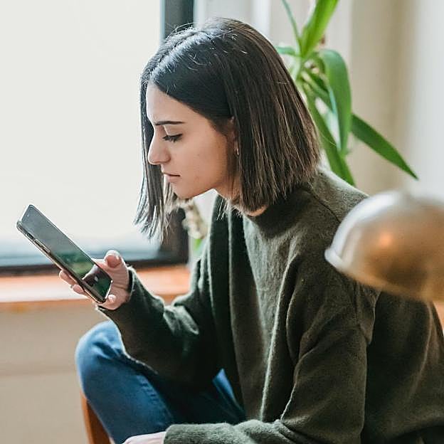 Existen ciertas claves que debes enseñar a tus hijos adolescentes en el manejo de redes sociales. 