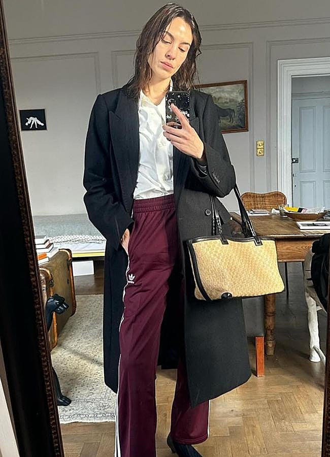 Imagen - Alexa Chung llevando los pantalones Firebird Loose de Adidas/@alexachung