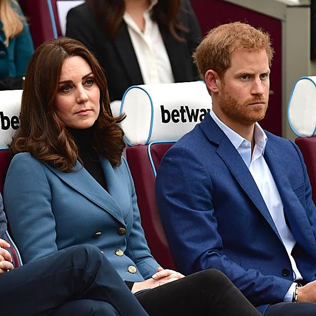 Kate Middleton junto al príncipe Harry. 