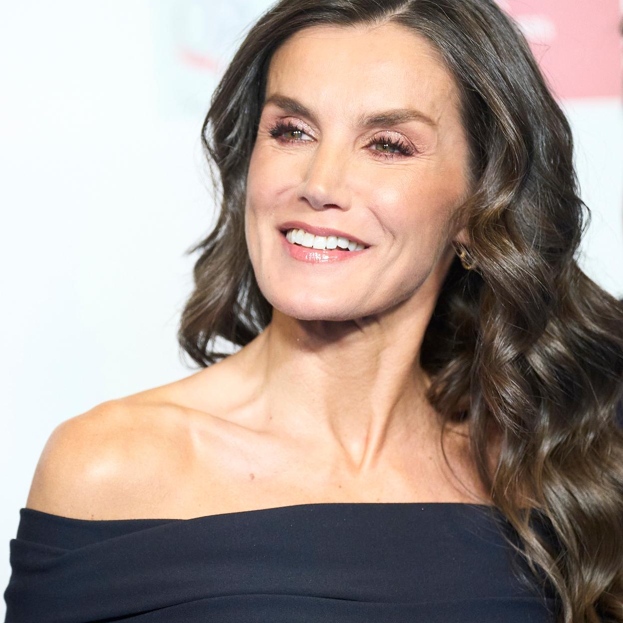 La reina Letizia usa crema hidratante para el cuerpo.