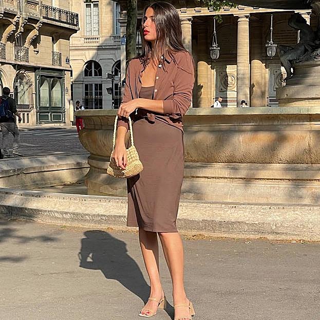 Las sandalias de tacón bajo que llevan las francesas en primavera-verano