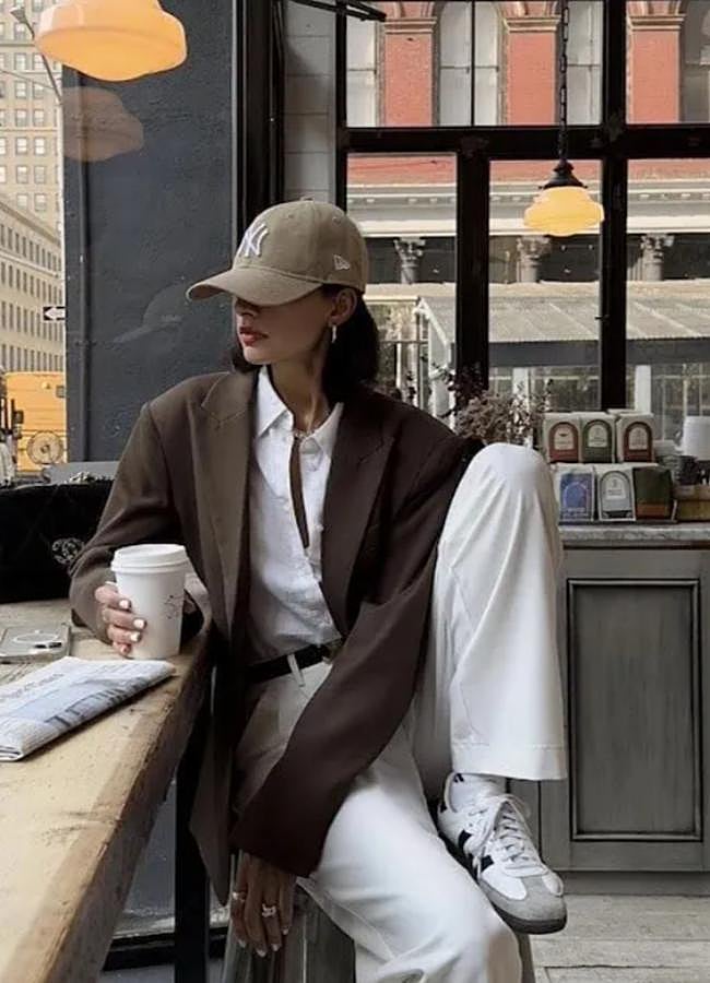 Imagen - La influencer Venetia Alia con las zapatillas adidas Samba/ @VENETI.A