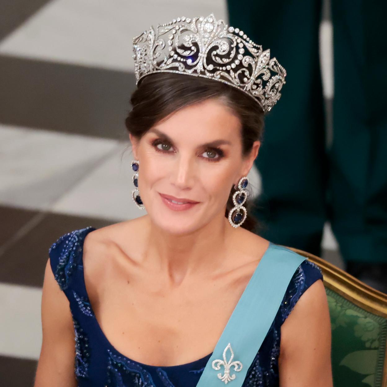 La reina Letizia con la tiara Flor de Lis en su visita a Dinamarca. 