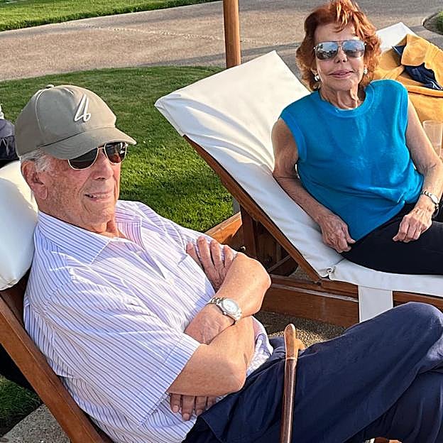 Mario Vargas Llosa junto a Patricia en una imagen de sus redes sociales. 
