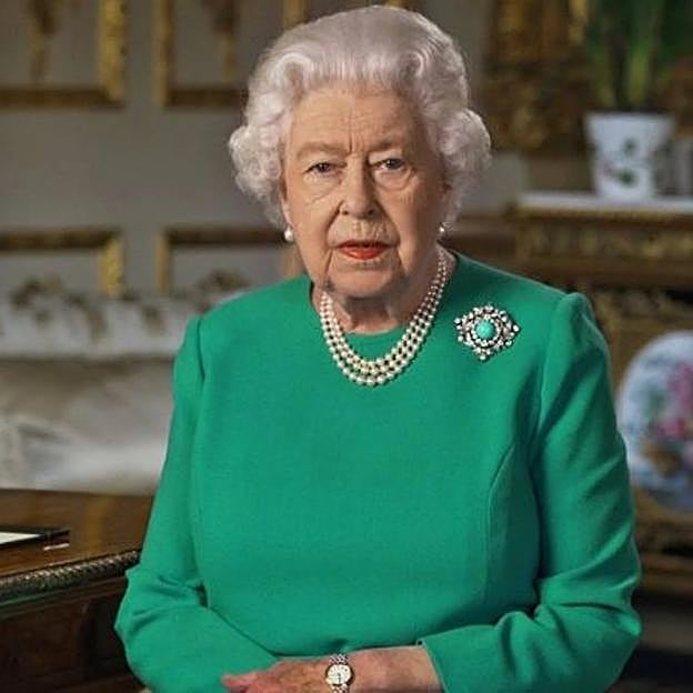 La reina Isabel II de Inglaterra durante el discurso en tiempos de covid. 