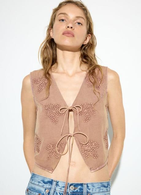 Imagen - Chaleco con bordados de Parfois (29,99 euros)