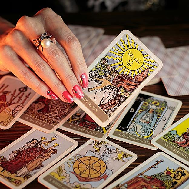 La carta del Tarot, Sol (XIX), el regente de la semana.