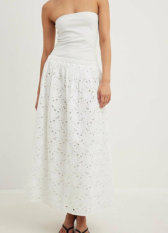 Imagen - Falda con brocado inglés de NA-KD, 89,95 euros.