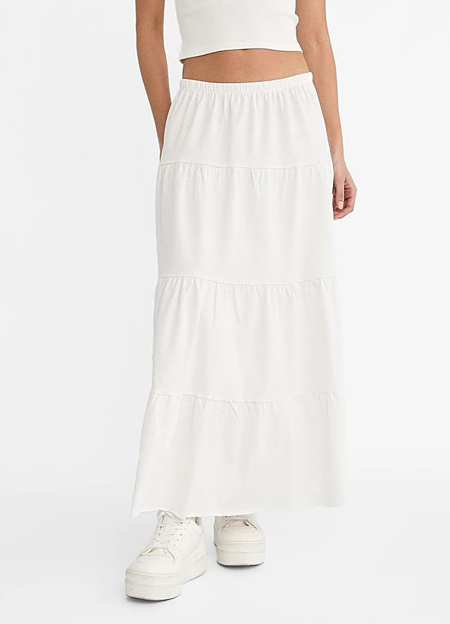 Imagen - Falda blanca de Stradivarius, 19,99 euros.