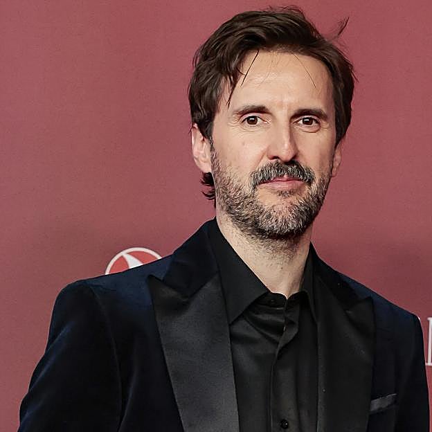 Así es Julián López: manchego del Athletic, virtuoso de la trompa y su discreta historia de amor con una diseñadora de moda