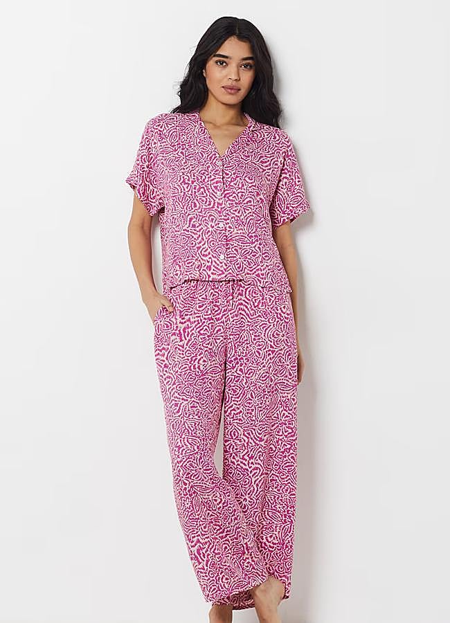 Imagen - Pijama con estampado de flores en rosa de Etam.