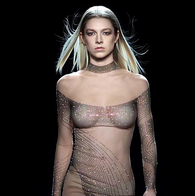 Hunter Schafer en el desfile de Mugler. 