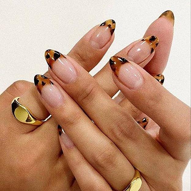 Manicura francesa animal print