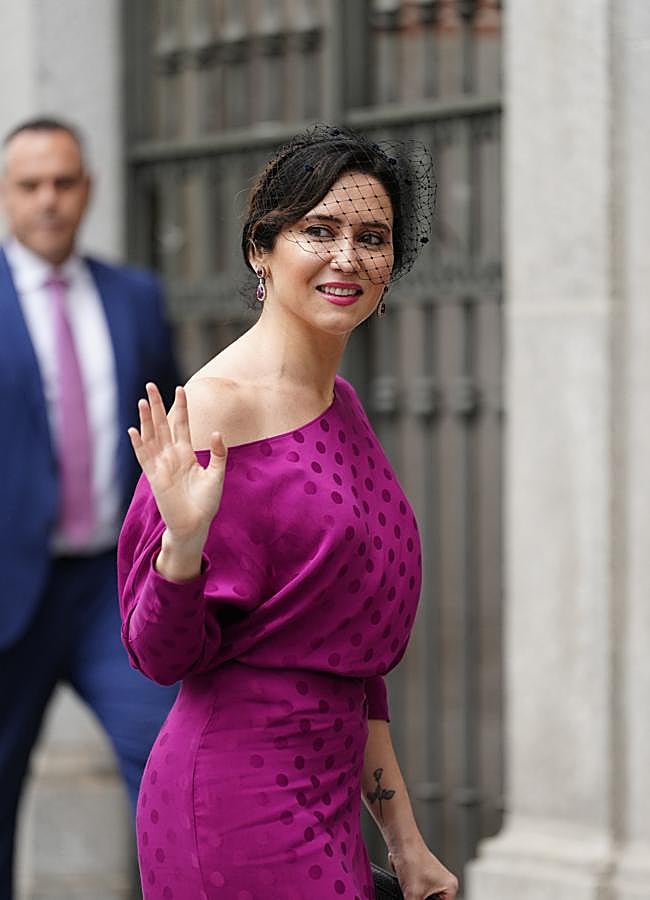 Imagen - Isabel Díaz Ayuso con tocado en negro. Foto: Limited pictures.