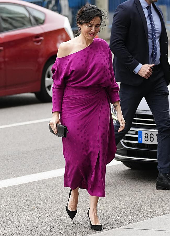 Imagen - El vestido de invitada de Isabel Díaz Ayuso era de Victoria. / LIMITED PICTURES