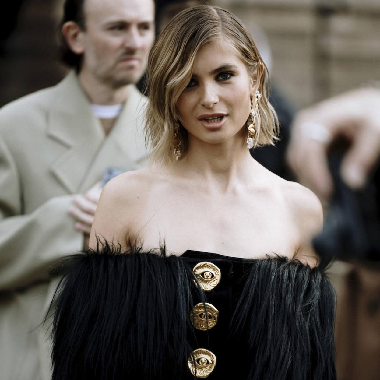 Influencer con peinado wavy bob