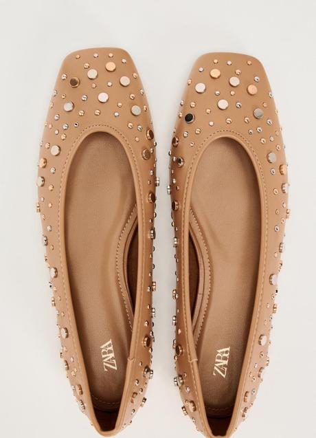 Imagen - Zapatos con tachuelas de Zara (35,99 euros)