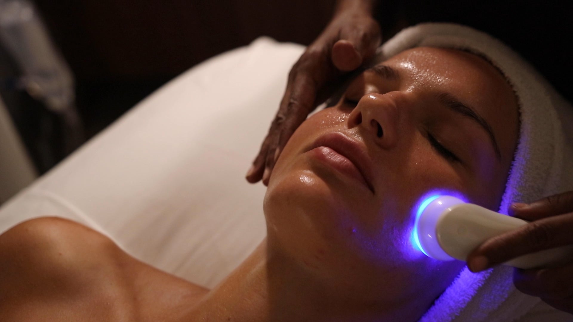 Tratamiento facial con luz LED