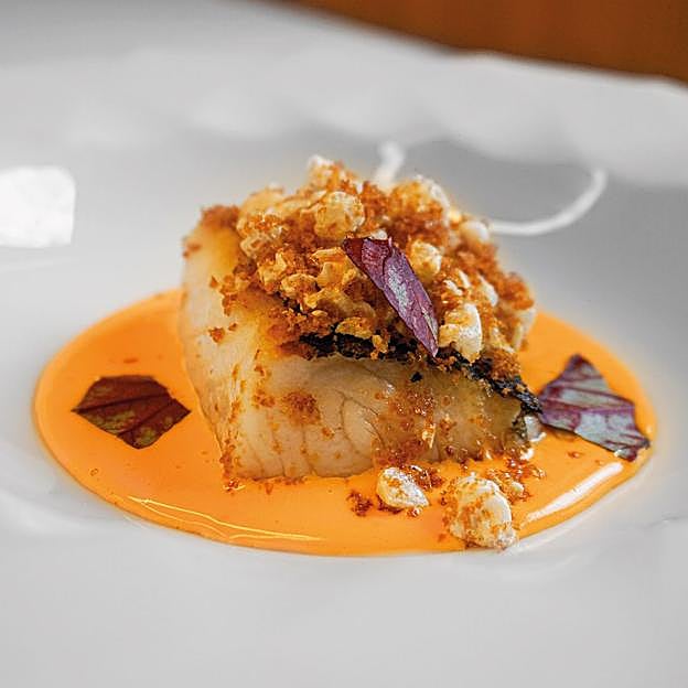 La merluza de pincho del Cantábrico con salsa holandesa de A'Barra. 