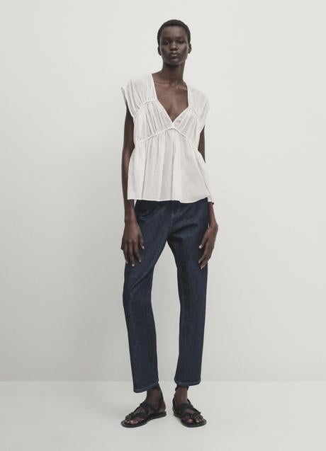 Imagen - Blusa blanca de Massimo Dutti (29,95 euros)