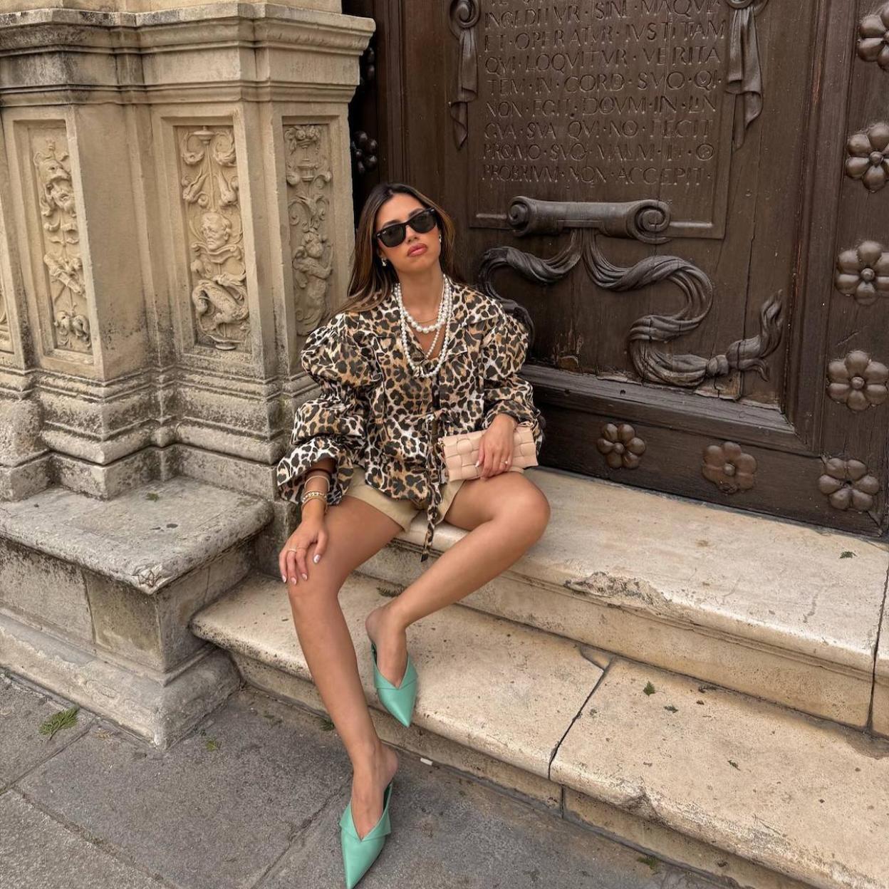 Influencer con blusa viral de marca portuguesa