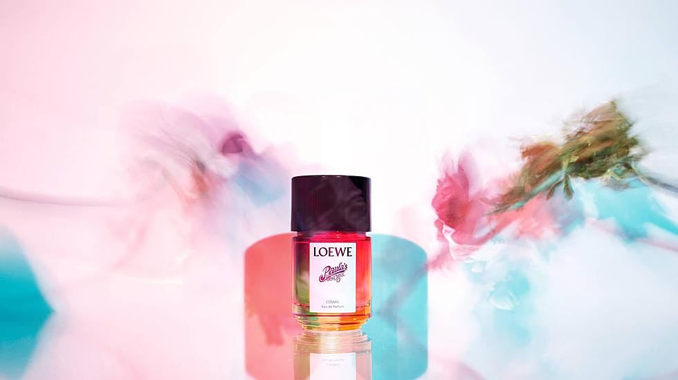 Perfume Loewe Paula's Ibiza Cosmic Parfum.