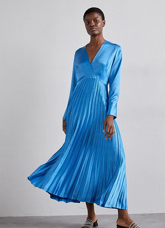 Imagen - Vestido en azul con falda plisada de Sandro. Foto: Zalando.