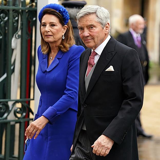 Carole y Michael Middleton en la Coronación de Carlos III. 