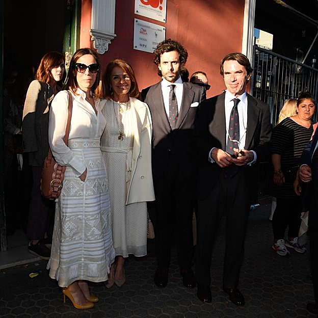 Ana Botella y José María Aznar junto a sus hijos Ana y Alonso. 
