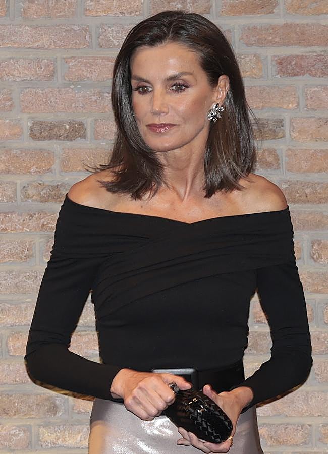 Imagen - La reina Letizia con unos pendientes en forma de flor. / GTRES