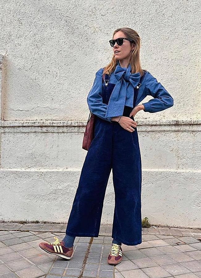 Imagen - Look de peto con camisa denim con lazo/@ritavon