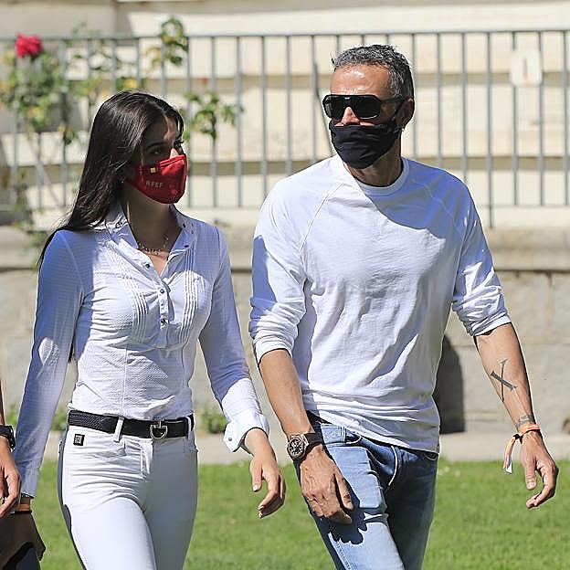 Luis Entrique y su hija Sira, durante una competición hípica. 