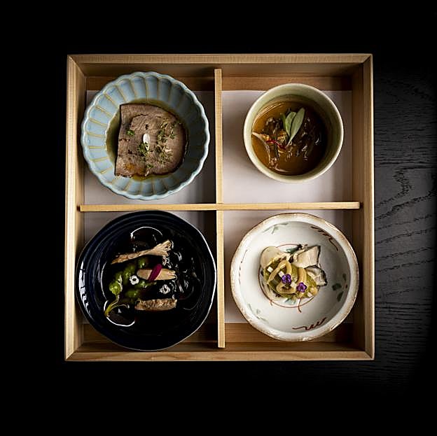 Algunas de las creaciones que podemos encontrar en el omakase del restaurante madrileño Zuara Sushi.