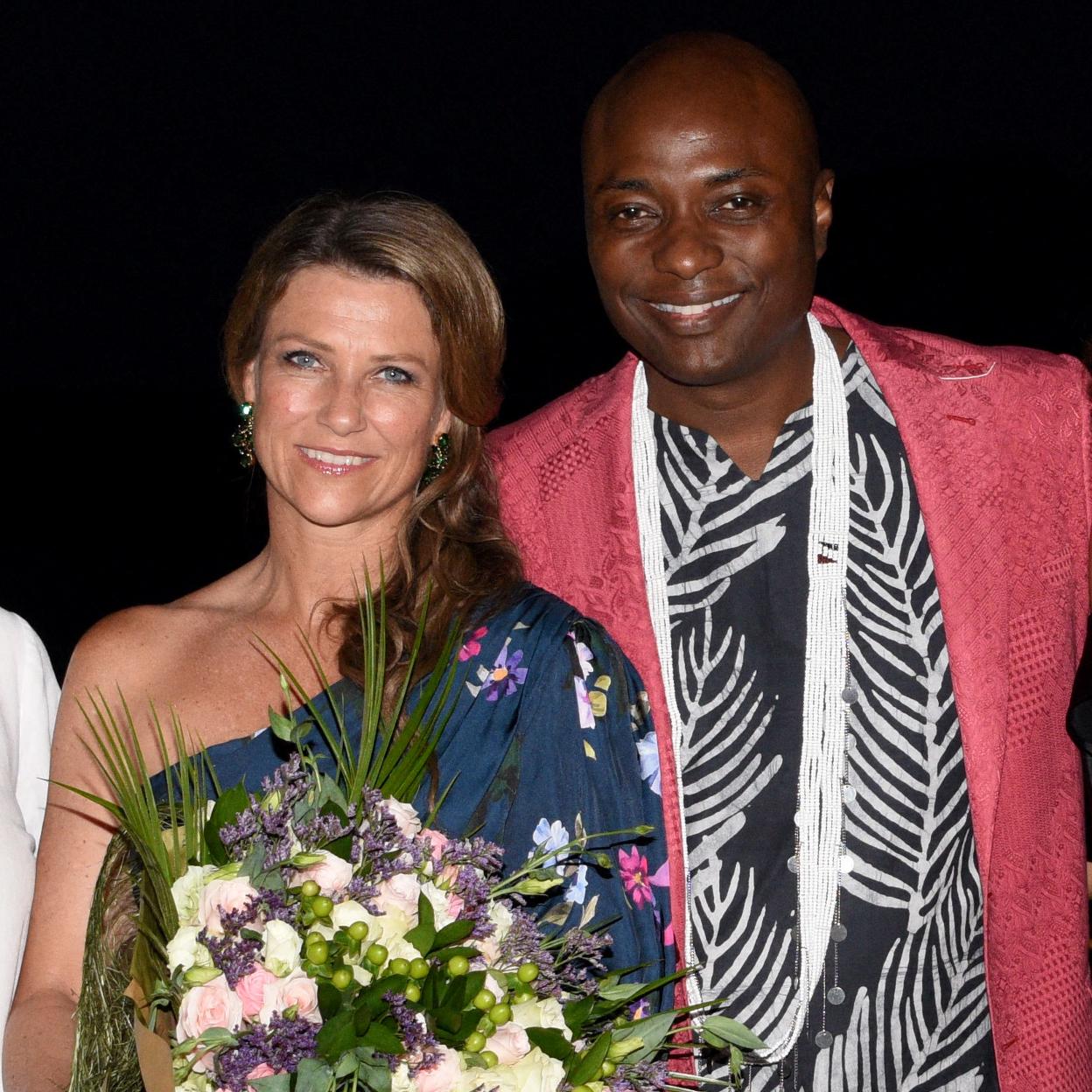 Marta Luisa de Noruega junto a su prometido, el chamán Durek Verret. 