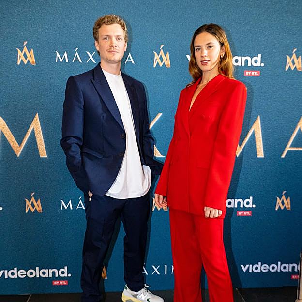 Martijn Lakemeier y Delfina Chave dan vida a Máxima y Guillermo en la serie. 