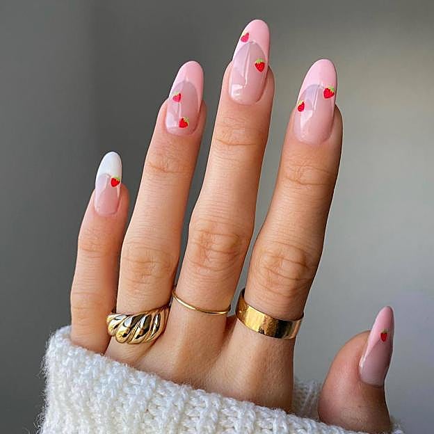 Uñas tutti frutti francesas con fresas