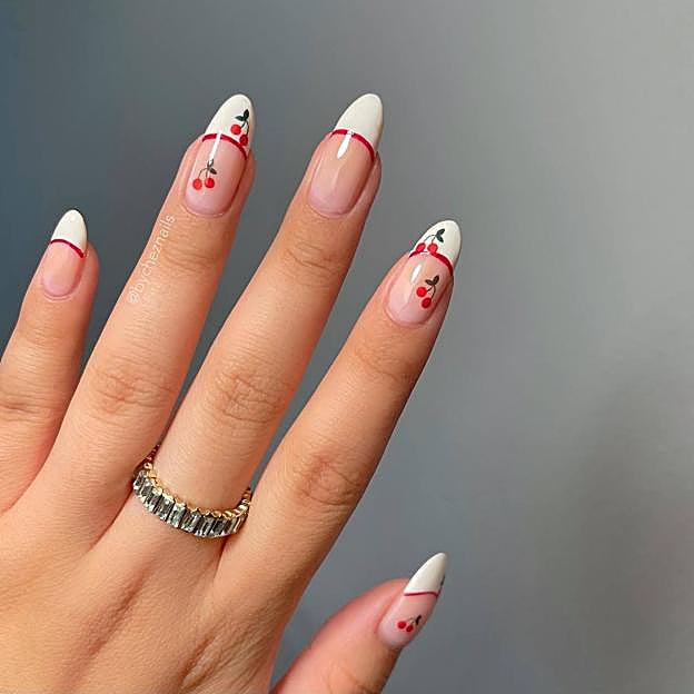 Uñas tutti frutti con cerezas