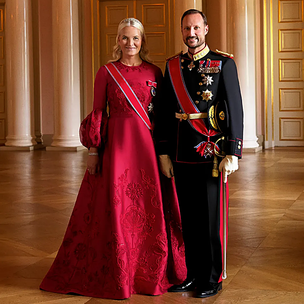 Por qué hay nuevo retrato oficial de Haakon de Noruega y Mette-Marit: un susto mortal con final feliz y sospechas de abdicación 