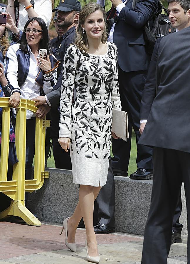 Imagen - La reina Letizia con un diseño de Felipe Varela en los Premios Cervantes 2016. (GTRES)
