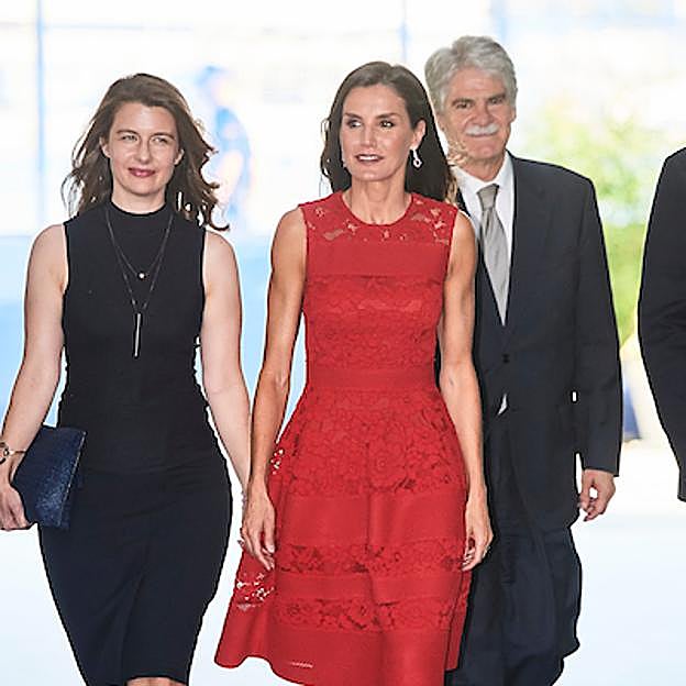 La reina Letizia junto a María Dolores Ocaña. 