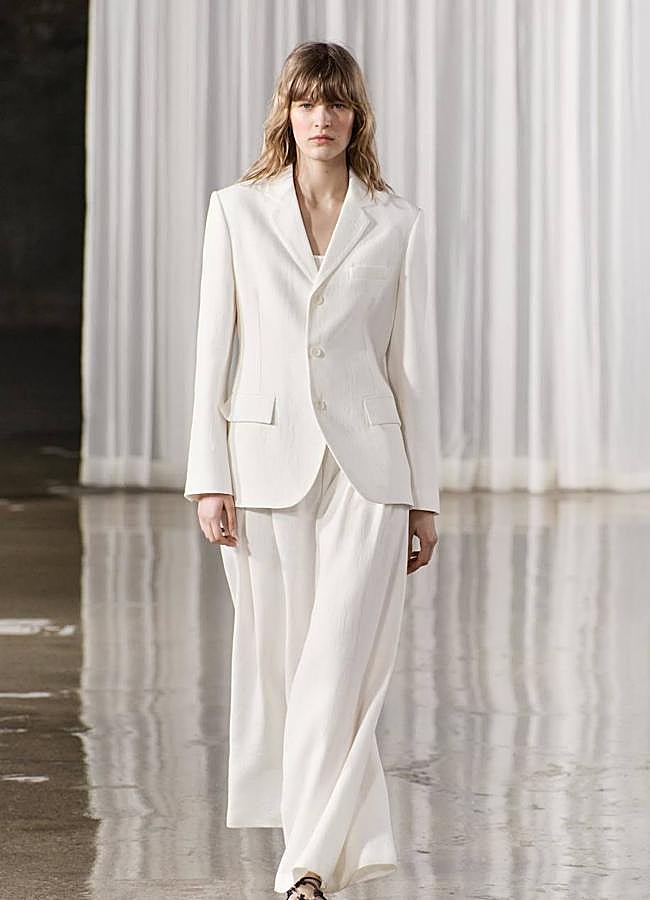 Imagen - Traje de lino blanco con blazer y pantalones de vestir