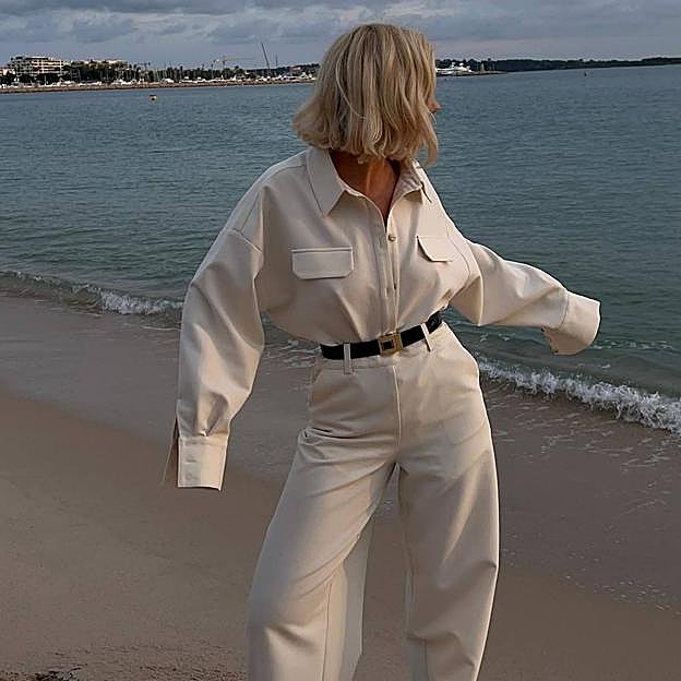 Look con mono utility versión lujo silencioso