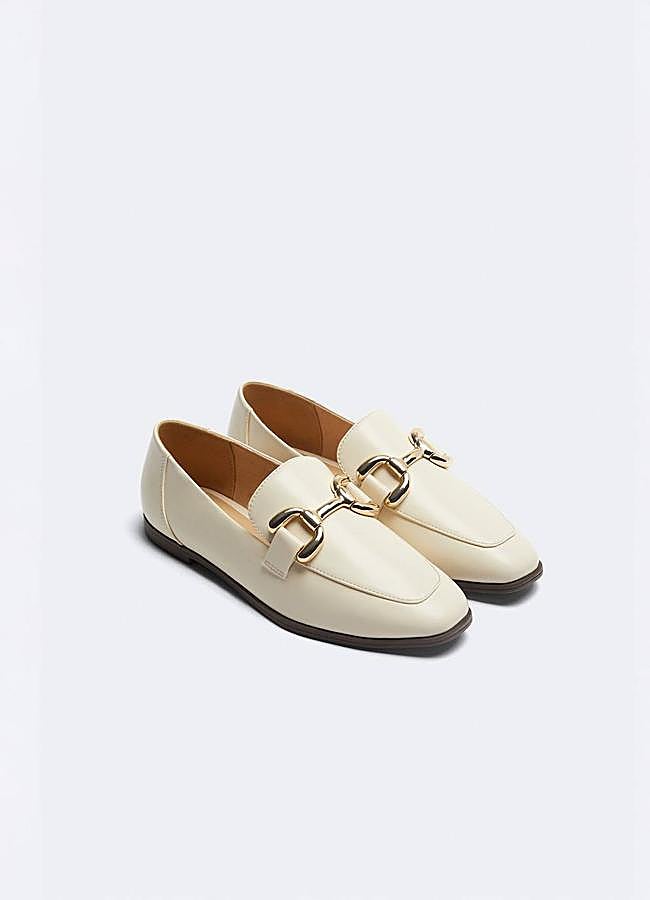 Imagen - Mocasines color blancos con hebilla en efecto piel