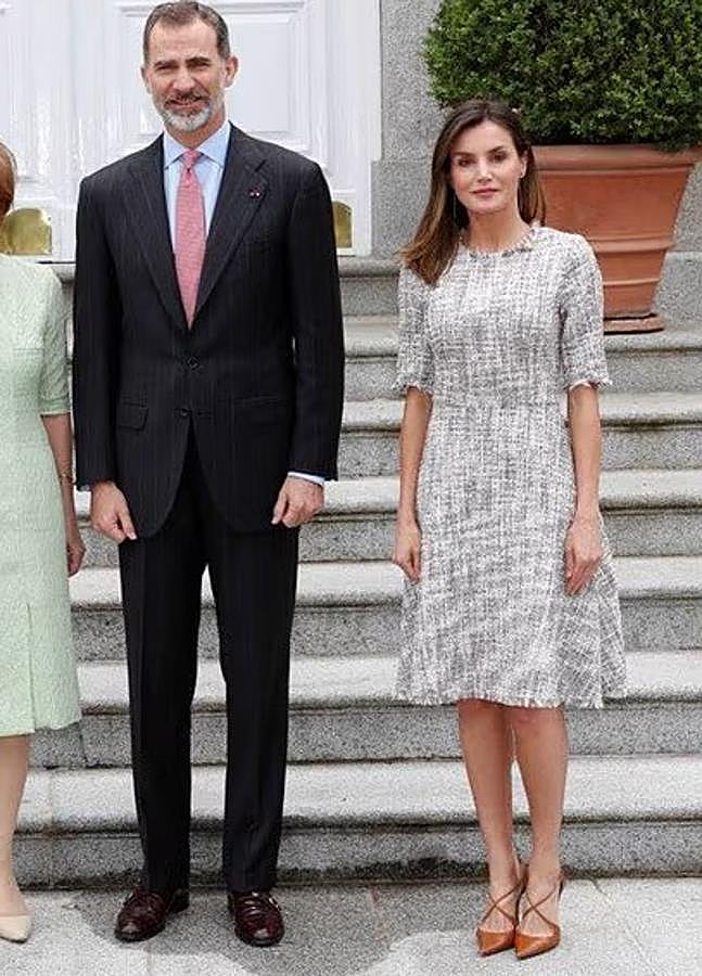 Imagen - Letizia en 2018 con un vestido de tweed de corte similar al que ha llevado en la entrega del Premio Cervantes 2023.