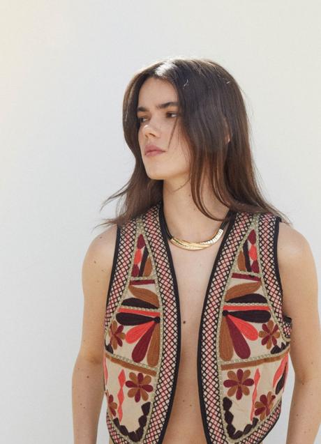 Imagen - Chaleco con bordados de Sfera (35,99 euros)