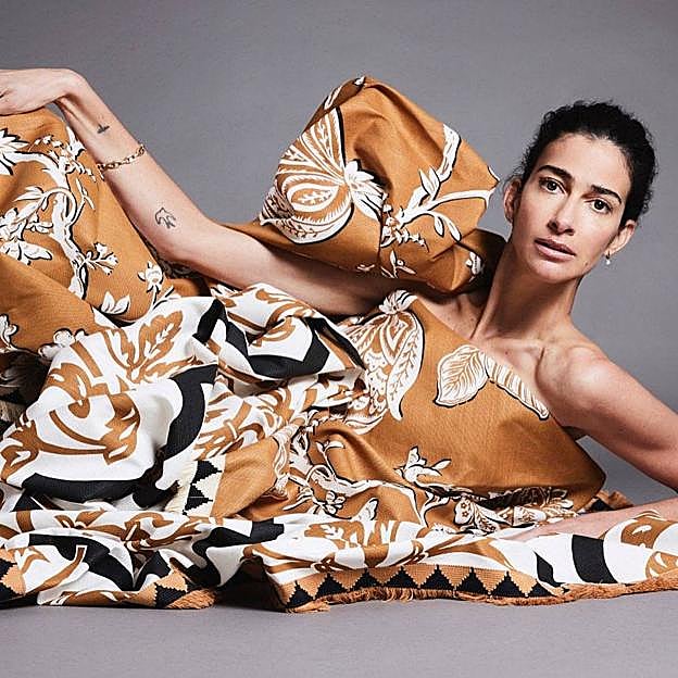 Mercedes Domecq con uno de los manteles de The IQ Home Collection (220 euros).