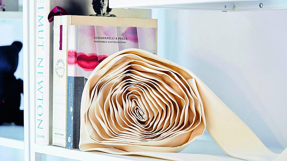 Detalle de la estantería de Juan Vidal.