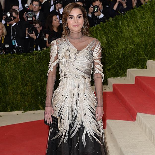 La reina Rania de Jordania en la Gala MET de 2016. 